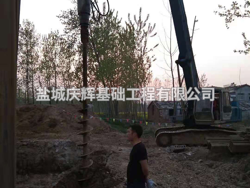 引孔旋挖機(jī) 引孔旋挖機(jī)